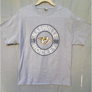 Large Nashville Predators Hockey Tshirt Men’s  *Read Description*